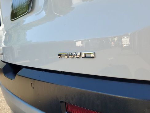 Used 2023 GMC Acadia SLE AWD/4WD image 9