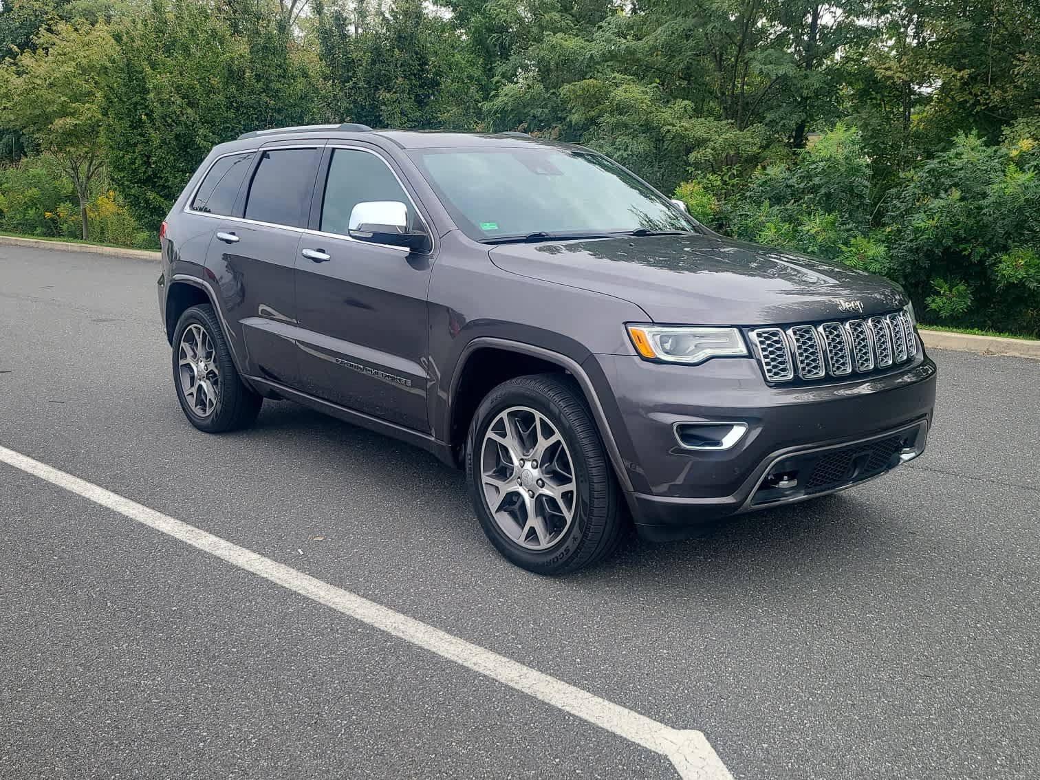 Used 2019 Jeep Grand Cherokee Overland AWD/4WD image 3