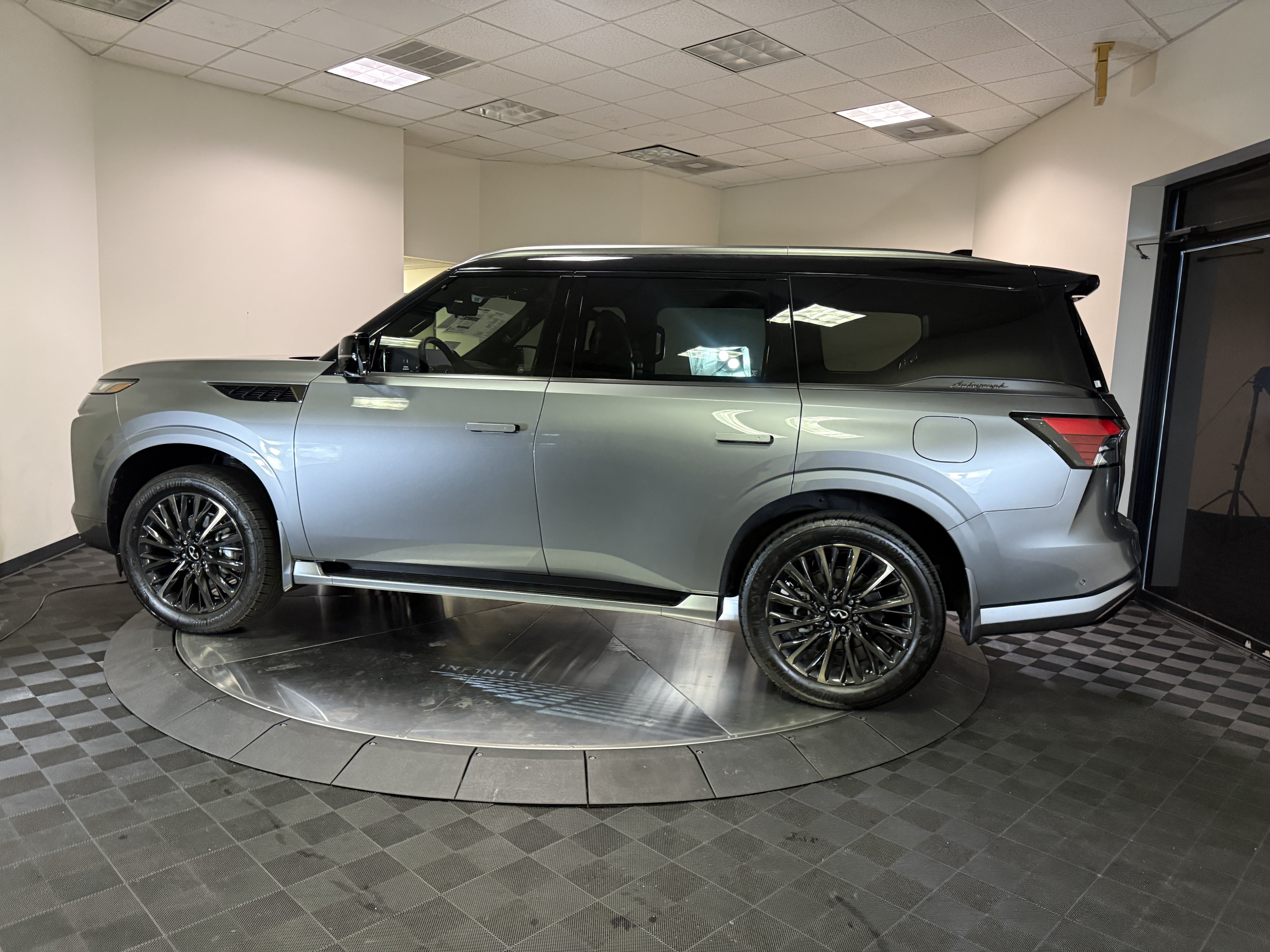 New 2026 INFINITI QX80 Autograph w/ Premium Cargo Package AWD/4WD image 5