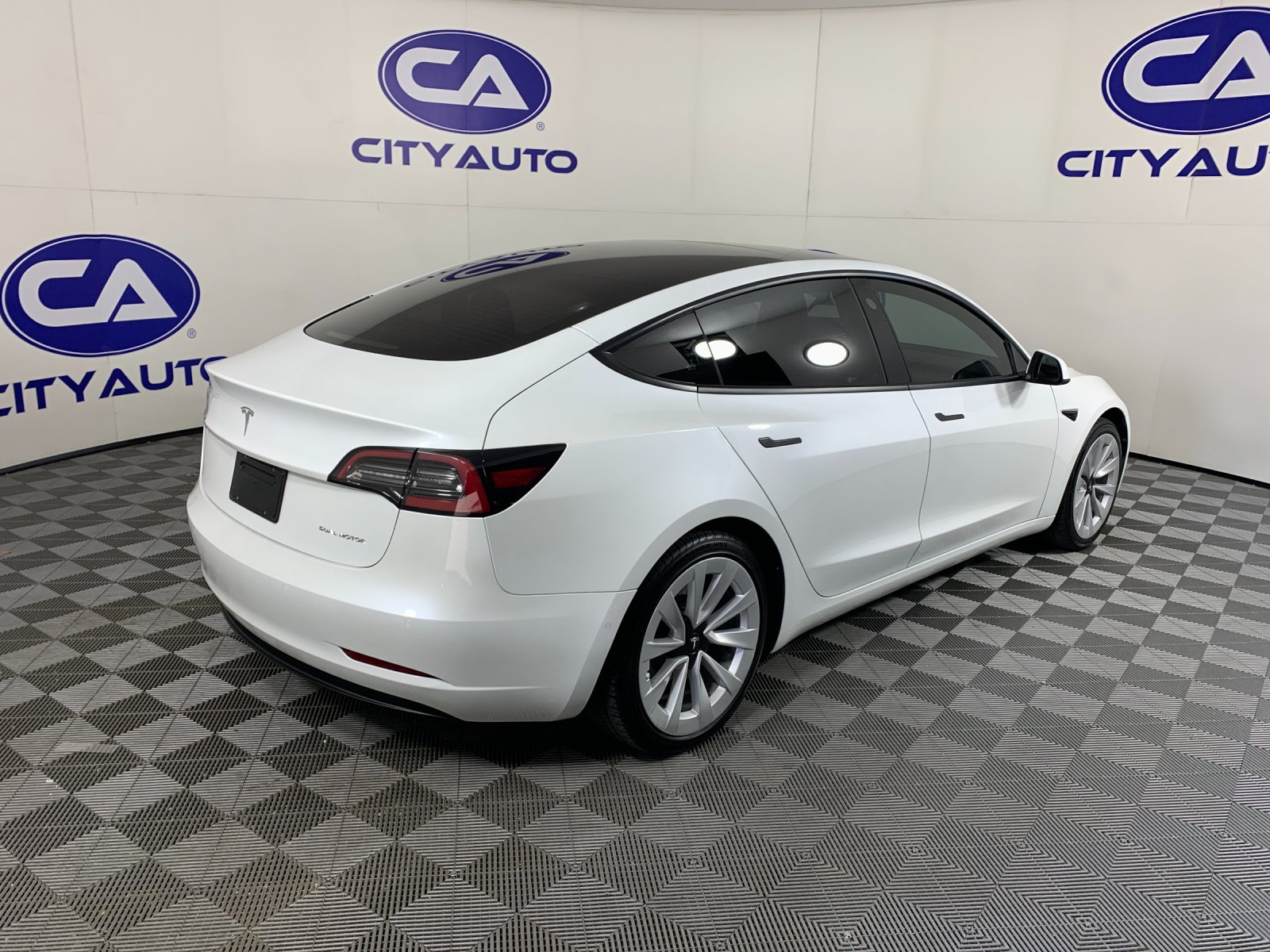 Used 2022 Tesla Model 3 Long Range AWD/4WD image 3