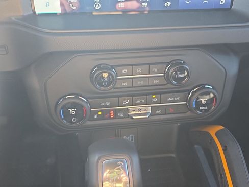 Used 2024 Ford Bronco Badlands image 27