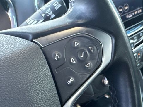 Used 2023 Chevrolet Traverse LT FWD image 13