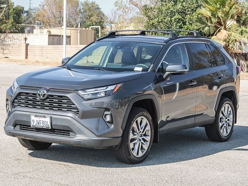 Used 2023 Toyota RAV4 XLE Premium FWD image 3