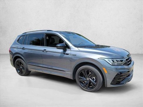 Used 2023 Volkswagen Tiguan SE R-Line FWD image 3