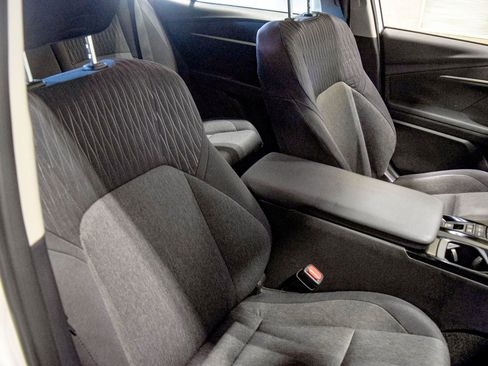 Used 2025 Toyota Camry LE image 8