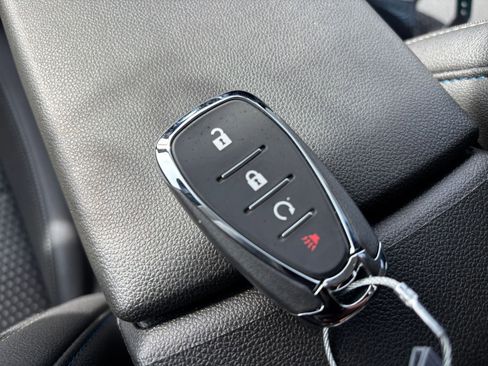 Used 2025 Chevrolet Trax LT image 23