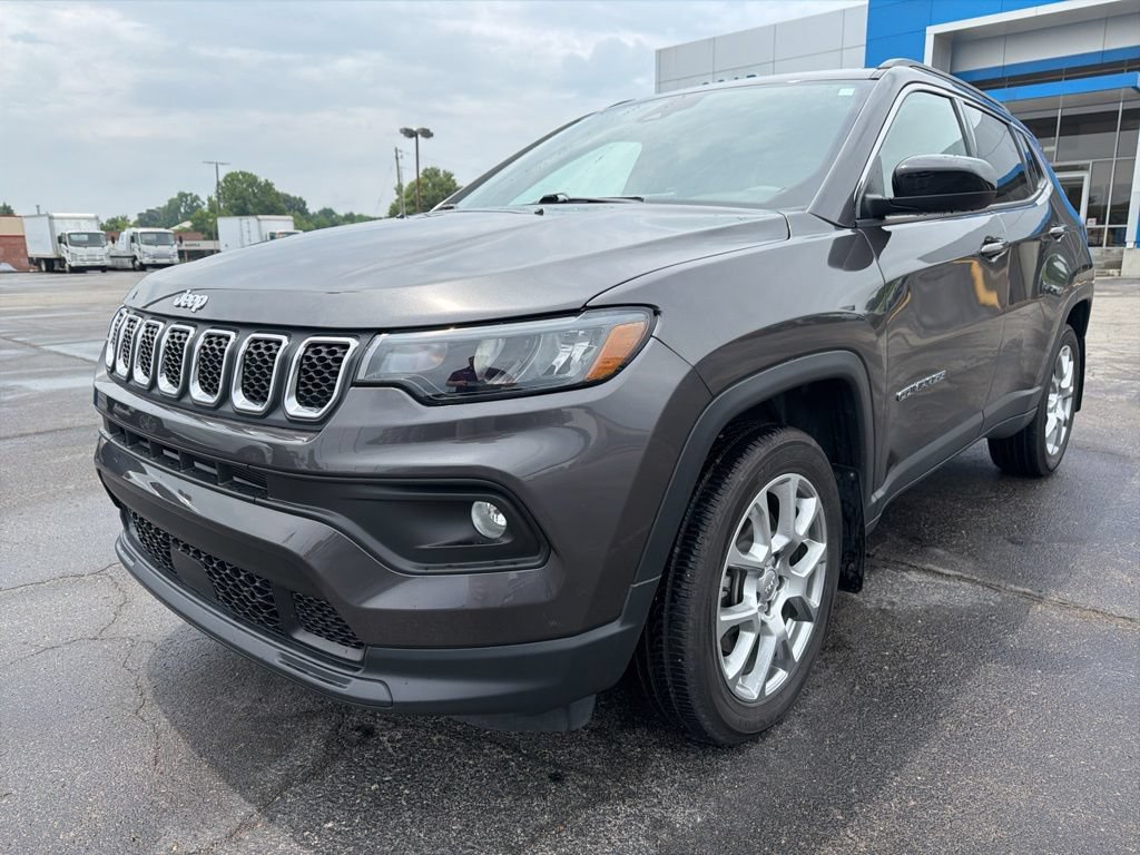 Used 2023 Jeep Compass Latitude AWD/4WD image 7