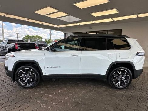 Used 2026 Jeep Cherokee Overland w/ Advanced Pro Tech Group AWD/4WD image 2