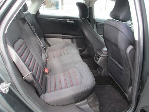 Used 2015 Ford Fusion SE image 11