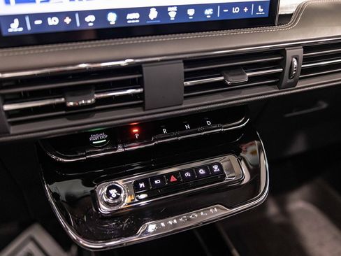 Used 2024 Lincoln Corsair Reserve w/ Jet Appearance Package image 25