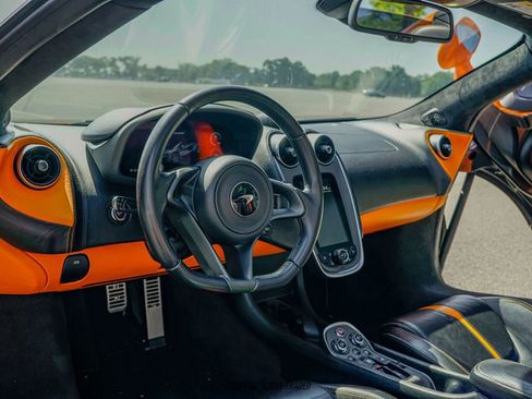 Used 2019 McLaren 570S Spider image 35