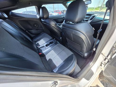 Used 2016 Hyundai Veloster w/ Option Group 02 FWD image 6