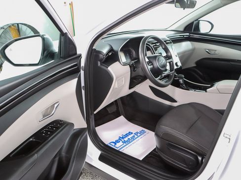 Used 2022 Hyundai Tucson SE w/ Cargo Package FWD image 3