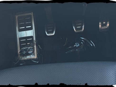 Used 2024 Volkswagen Golf R image 31