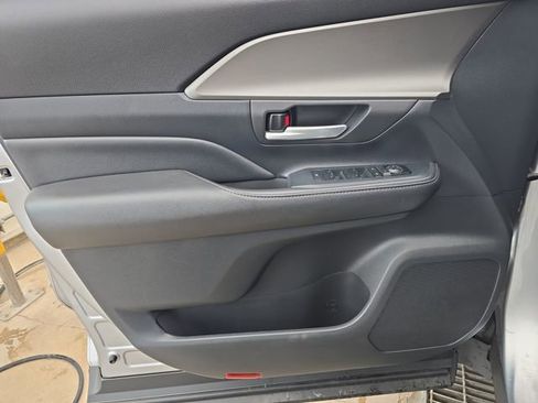 Used 2024 Toyota Grand Highlander XLE image 10