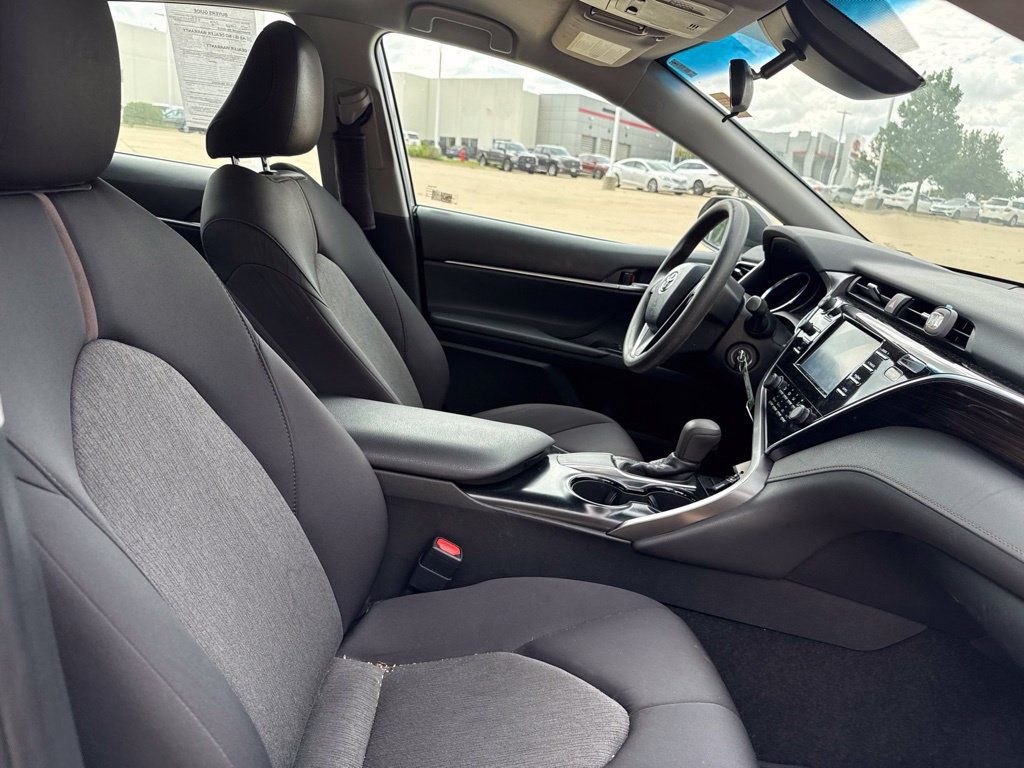 Used 2018 Toyota Camry LE FWD image 16