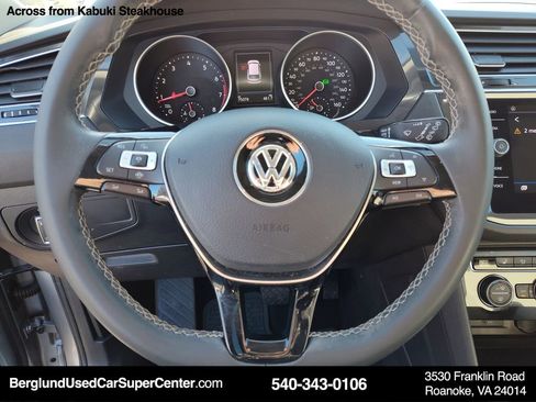 Used 2021 Volkswagen Tiguan SE w/ Panoramic Sunroof Package image 19