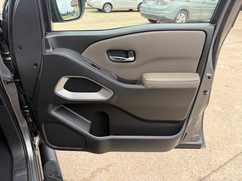Used 2022 Nissan Frontier SV RWD image 24