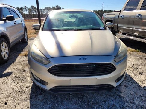 Used 2017 Ford Focus SE image 3