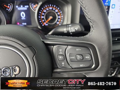 New 2025 Jeep Gladiator Sport image 17