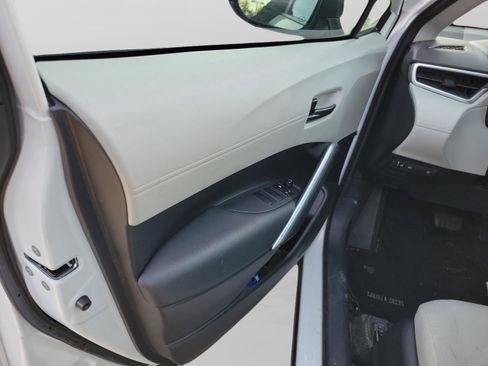 Used 2023 Toyota Corolla Cross L image 12