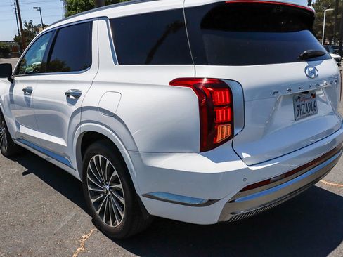Used 2024 Hyundai Palisade Calligraphy FWD image 4