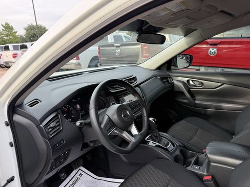 Used 2018 Nissan Rogue SV w/ Premium Package AWD/4WD image 6