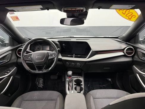 Used 2024 Chevrolet Trax RS FWD image 3