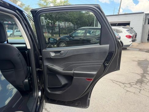 Used 2022 Ford Escape SE w/ Convenience Package FWD image 12