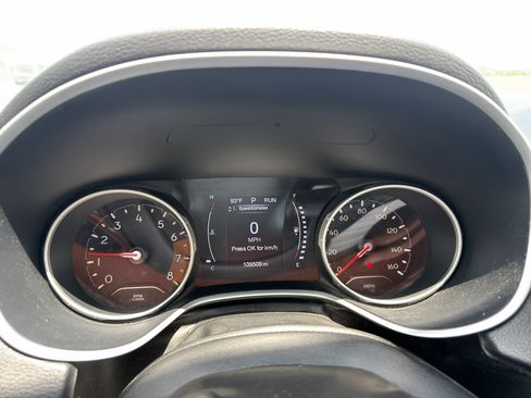 Used 2018 Jeep Compass Latitude FWD image 19
