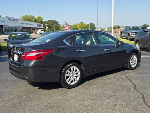 Used 2016 Nissan Altima 2.5 S w/ Power Driver Seat Package FWD image 3
