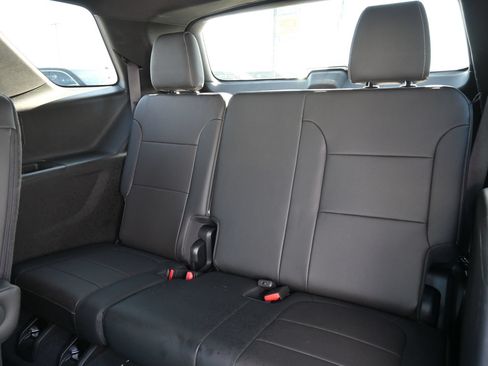 Used 2023 Chevrolet Traverse Premier FWD image 20