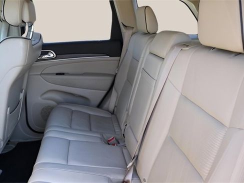Used 2015 Jeep Grand Cherokee Overland image 16
