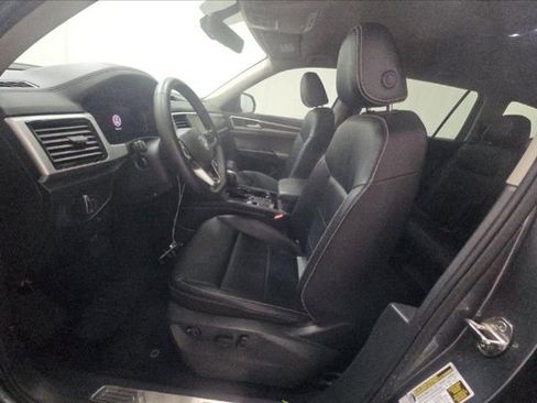 Used 2022 Volkswagen Atlas SE w/ Black Wheel Package image 6