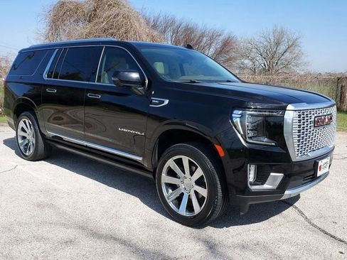 Used 2022 GMC Yukon XL Denali w/ Denali Premium Package image 1