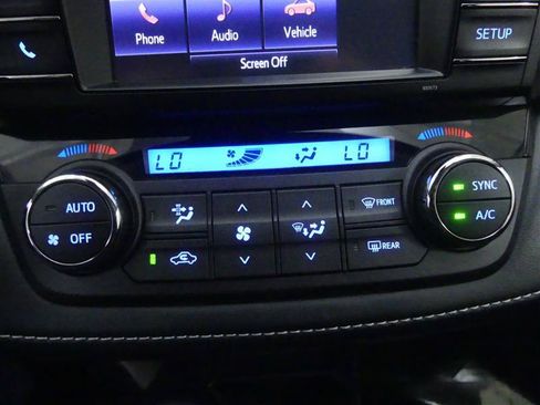 Used 2018 Toyota RAV4 LE AWD/4WD image 14