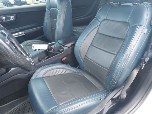 Used 2017 Ford Mustang Coupe RWD image 17