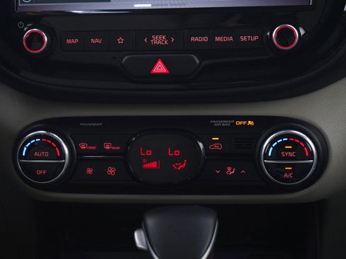 Used 2020 Kia Soul EX image 15