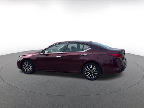 Used 2025 Nissan Altima 2.5 SV image 9