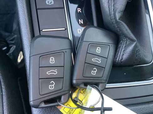 Used 2019 Volkswagen Jetta SE FWD image 19