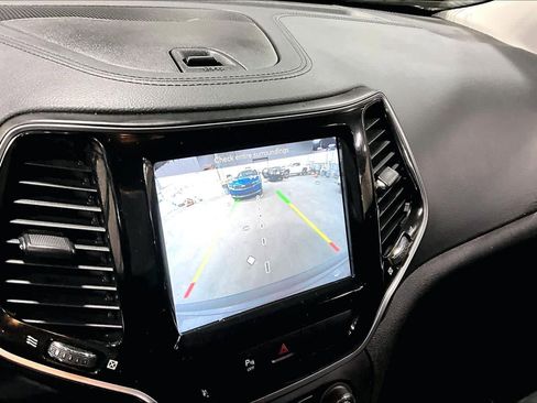 Used 2020 Jeep Cherokee Limited image 27