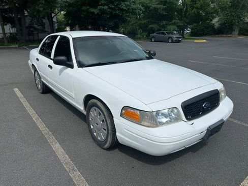 Used 2010 Ford Crown Victoria Police Interceptor image 2