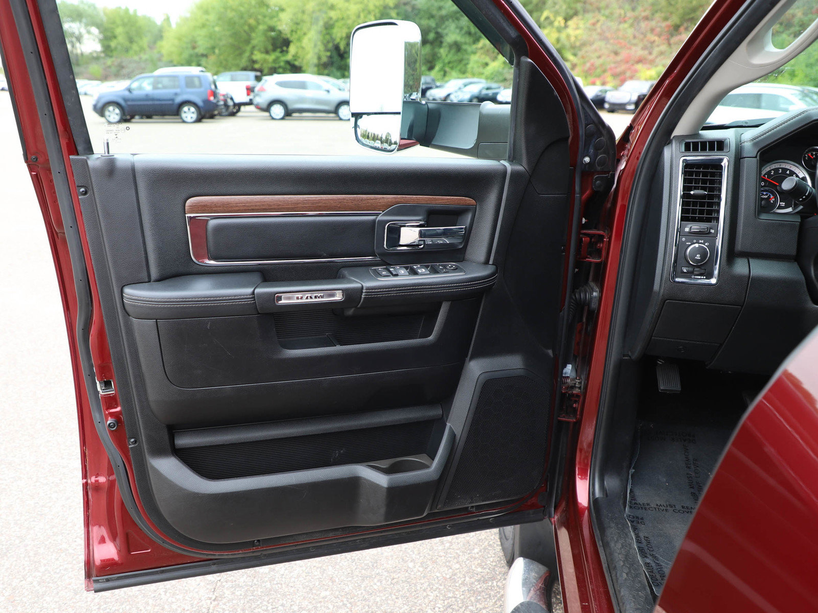 Used 2016 RAM 2500 Laramie AWD/4WD image 18