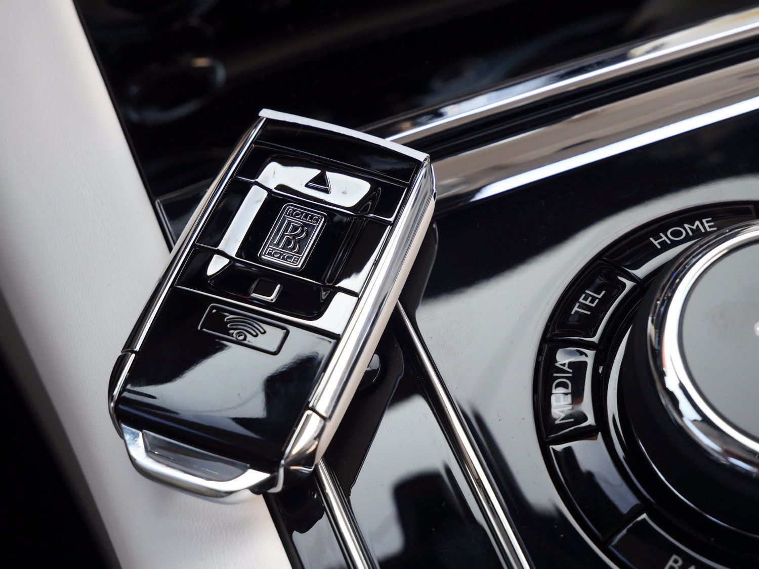 Certified 2025 Rolls-Royce Spectre w/ Spectre Launch Package AWD/4WD image 30