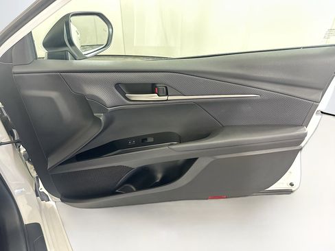 Used 2025 Toyota Camry SE FWD image 31