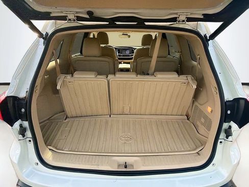 Used 2017 Toyota Highlander Limited AWD/4WD image 25