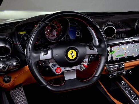 Used 2022 Ferrari Portofino M image 31