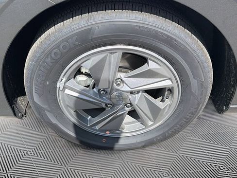New 2026 Hyundai Elantra SE image 28