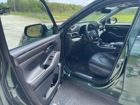 Used 2024 Toyota Highlander Limited AWD/4WD image 13