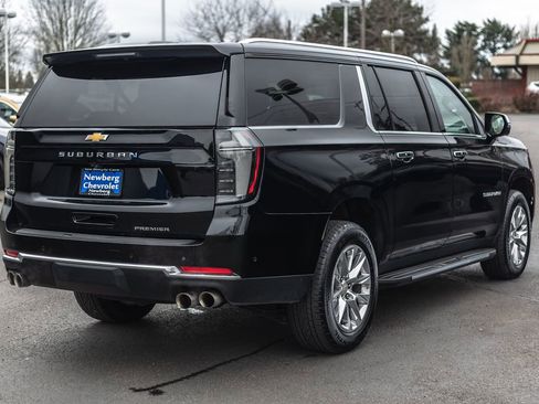 Used 2025 Chevrolet Suburban Premier image 9